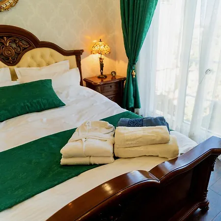 Luxurious Villa With Lush Garden And Huge Terrace Near Herastrau Park Bucharest Exterior photo
