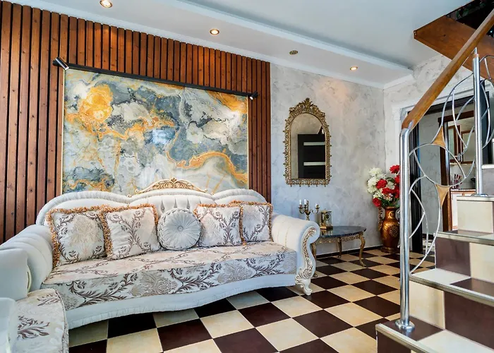 Luxurious Villa With Lush Garden And Huge Terrace Near Herastrau Park