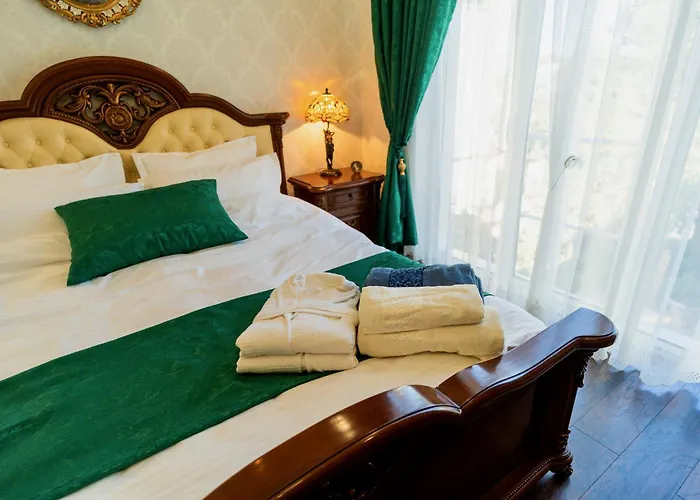 Luxurious Villa With Lush Garden And Huge Terrace Near Herastrau Park