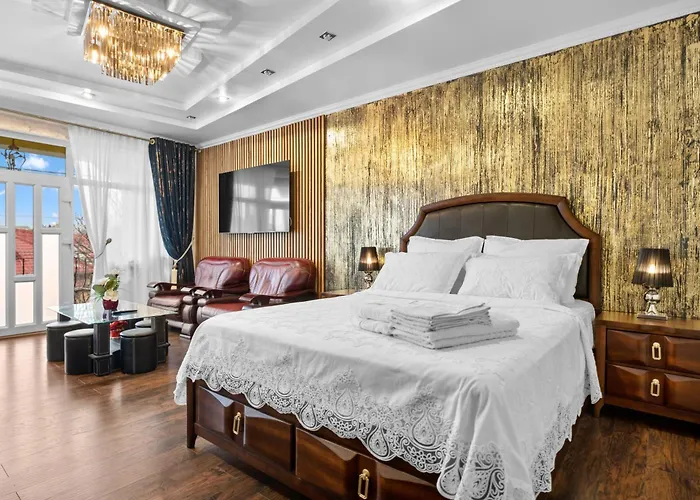 Luxurious Villa With Lush Garden And Huge Terrace Near Herastrau Park