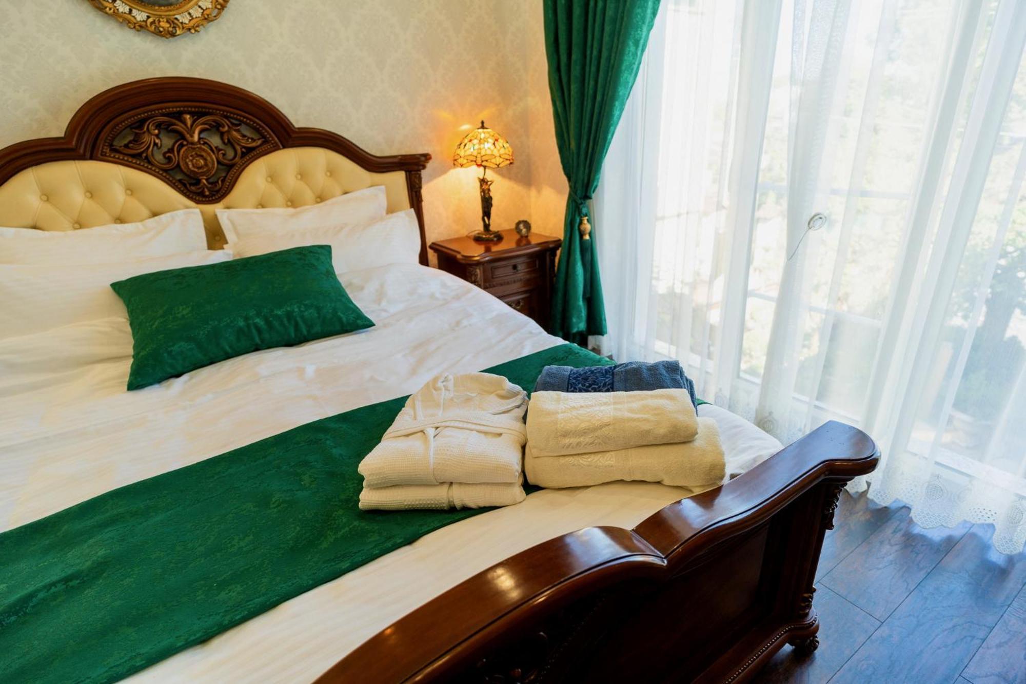 Luxurious With Lush Garden And Huge Terrace Near Herastrau Park Apartment *