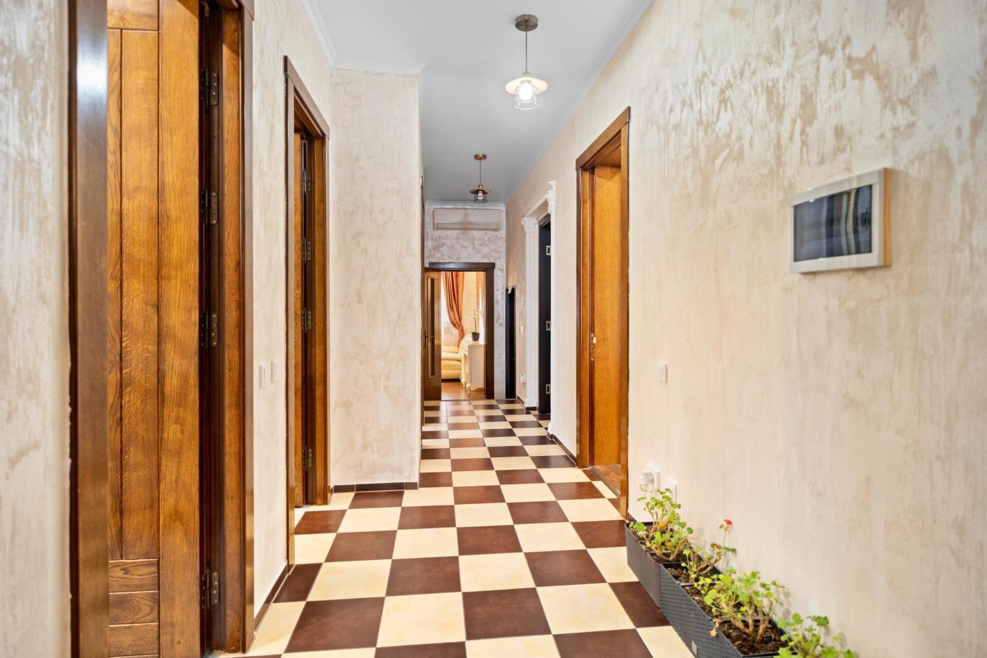 Luxurious With Lush Garden And Huge Terrace Near Herastrau Park *