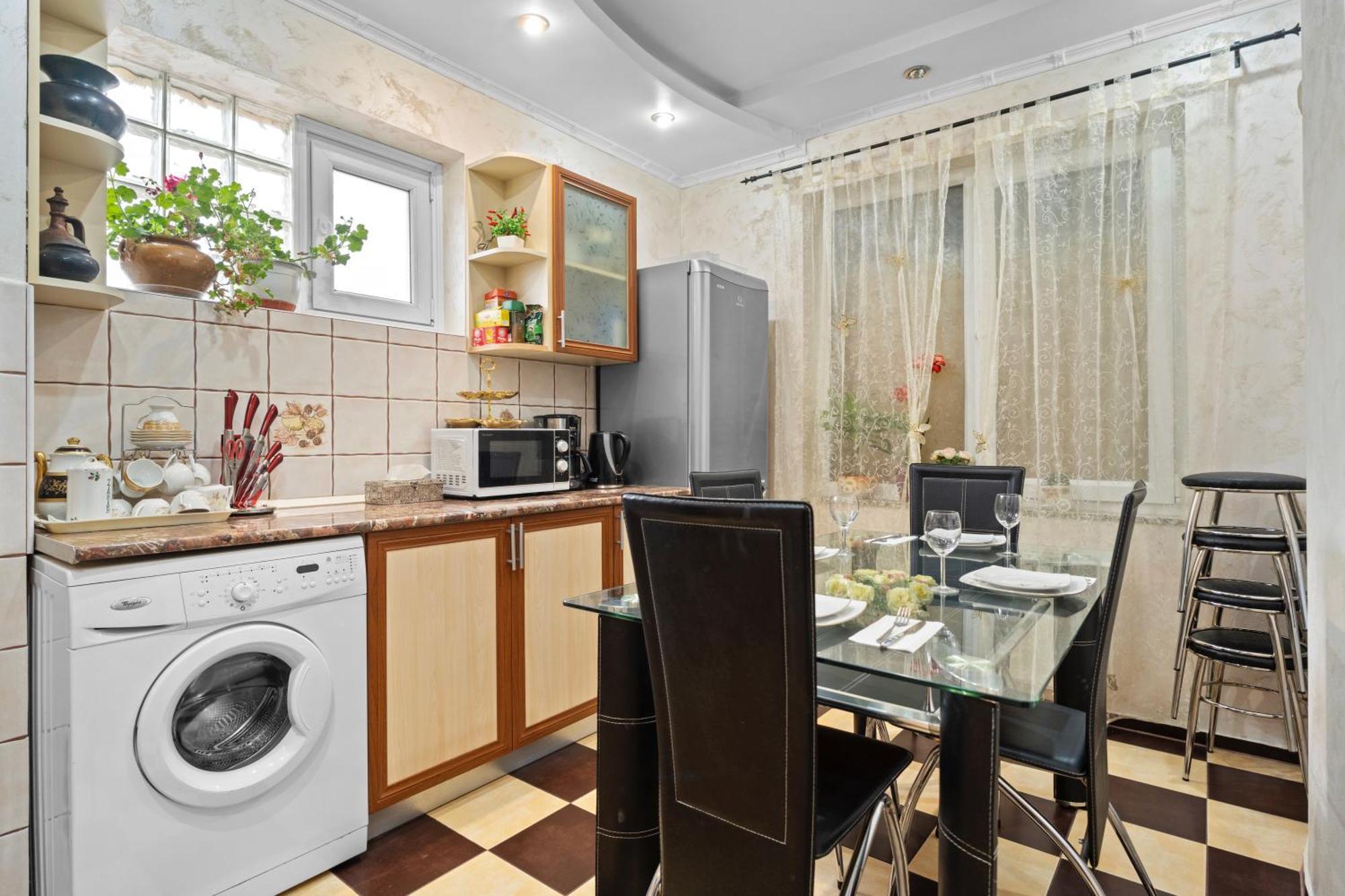 Luxurious With Lush Garden And Huge Terrace Near Herastrau Park Bucharest
