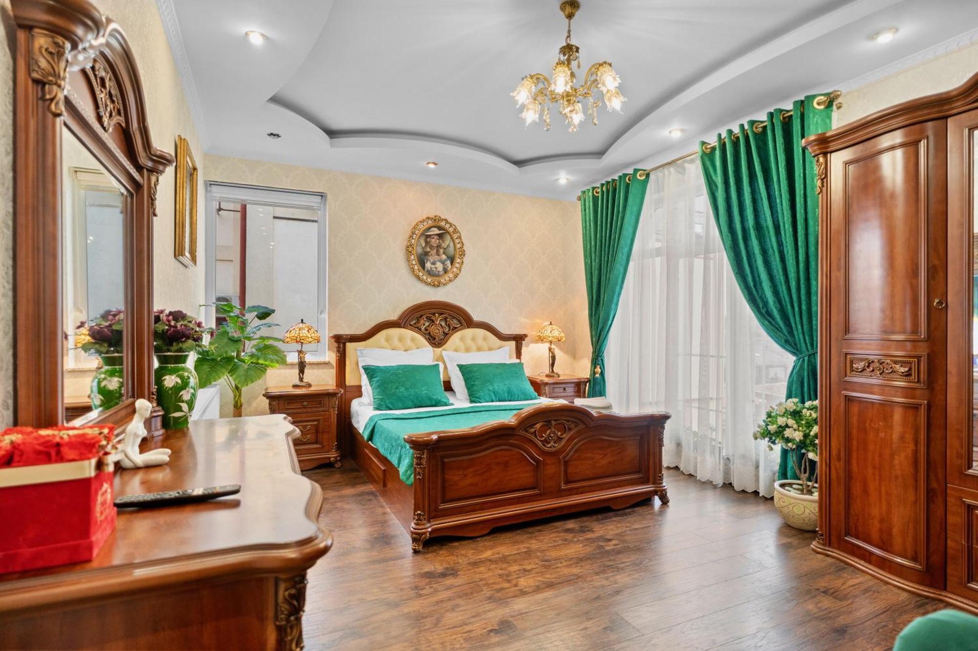 Luxurious With Lush Garden And Huge Terrace Near Herastrau Park Apartment