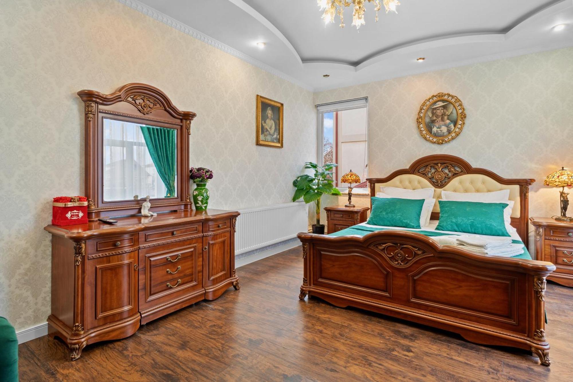 Apartment Luxurious With Lush Garden And Huge Terrace Near Herastrau Park