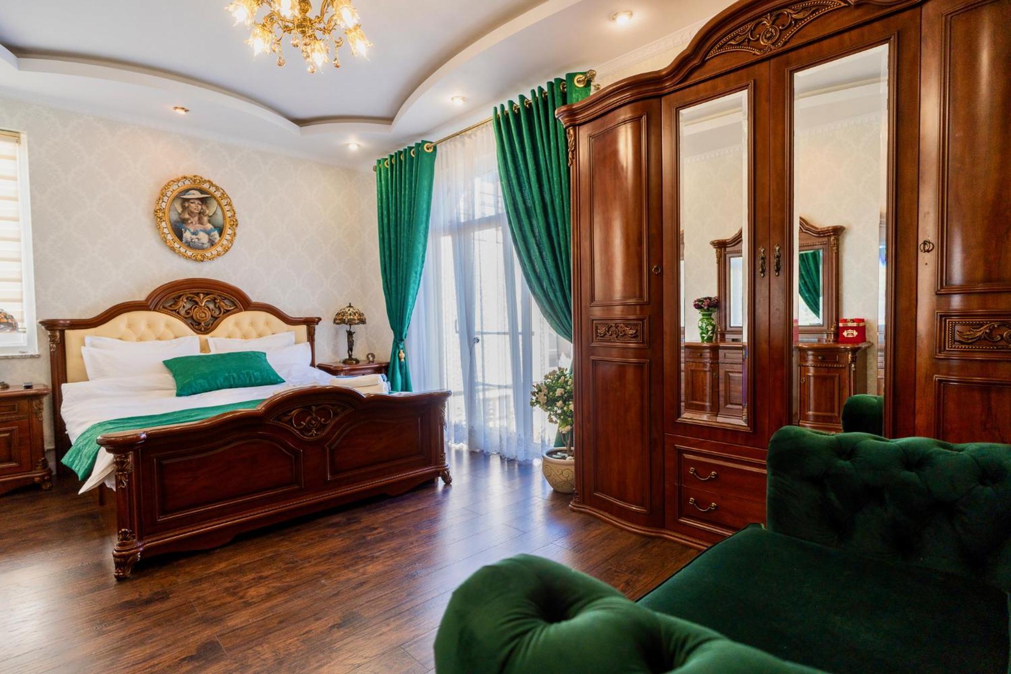 Apartment Luxurious With Lush Garden And Huge Terrace Near Herastrau Park Bucharest