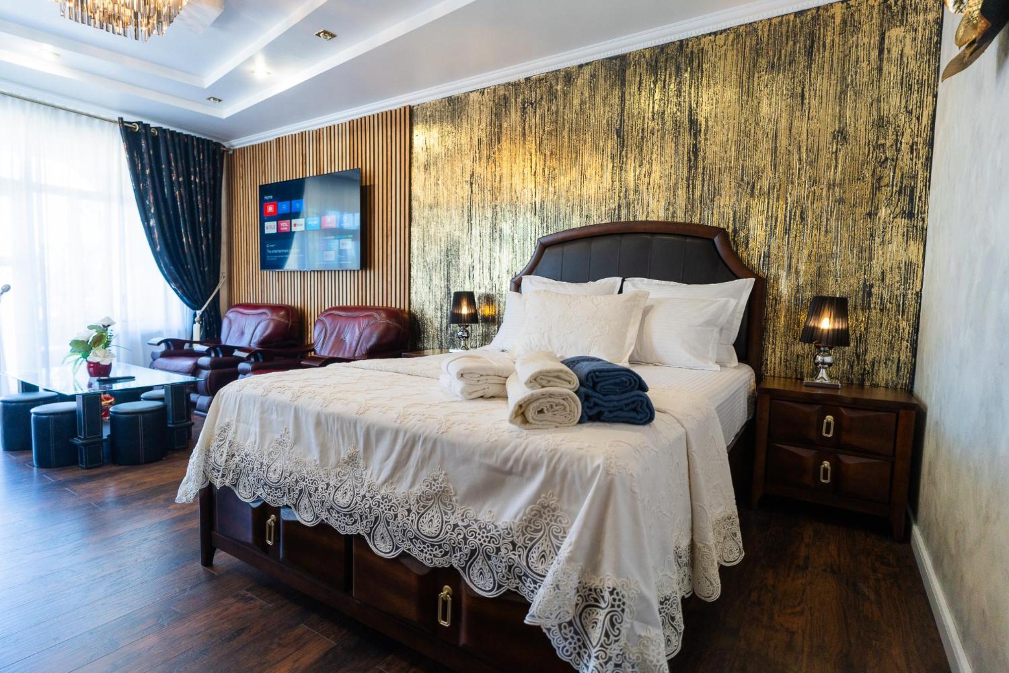 Luxurious With Lush Garden And Huge Terrace Near Herastrau Park Bucharest