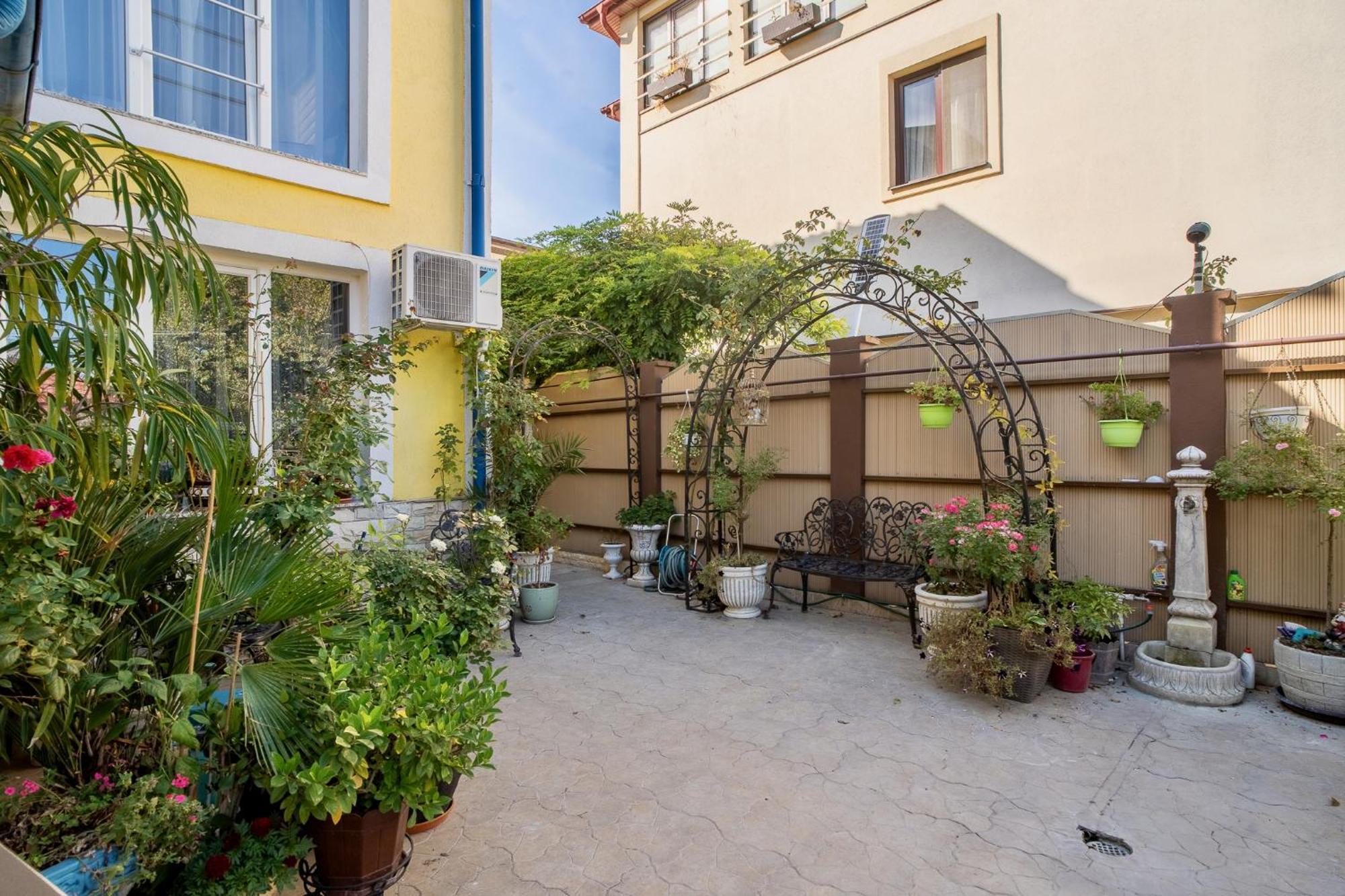Apartment Luxurious With Lush Garden And Huge Terrace Near Herastrau Park Bucharest